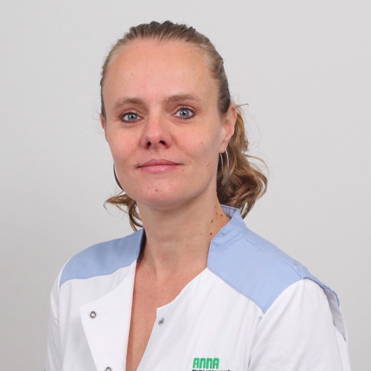 Anke Kornuijt is fysiotherapeut, manueel therapeut en fysiotherapiewetenschapper bij het Anna Ziekenhuis
