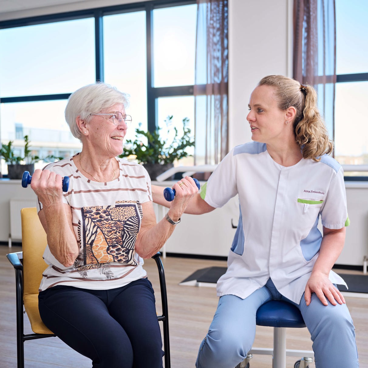 Fysiotherapie begeleidt en behandelt patiënten bij revalidatie