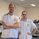 Fysiotherapeuten Jarno en Daan in oefenzaal fysiotherapie Jarno en Daan zijn fysiotherapeut bij Anna Ziekenhuis en Anna TopSupport