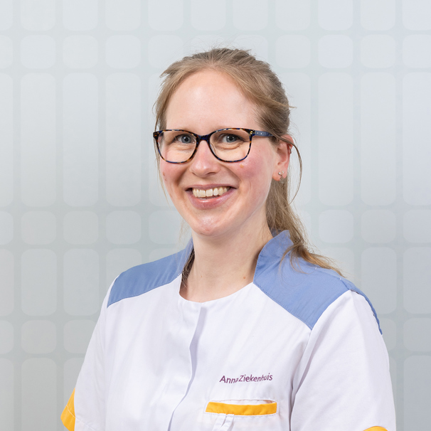 Profielfoto van Demelza van Geest - longverpleegkundige Demelza van Geest is longverpleegkundige bij het Anna Ziekenhuis