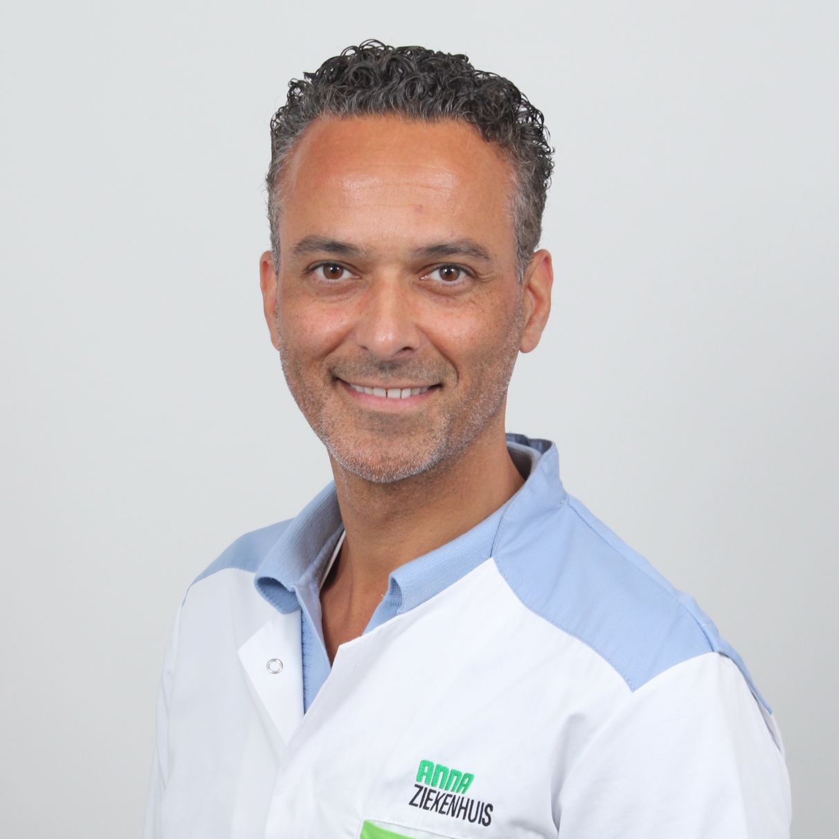 Jeroen Schots is plastisch chirurg bij het Anna Ziekenhuis