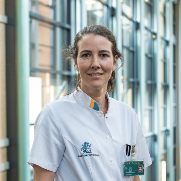 Profielfoto van Fleur Poelkens - reumatoloog Fleur Poelkens is reumatoloog bij het Anna Ziekenhuis