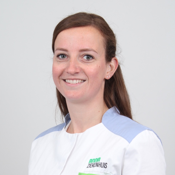 Profielfoto van Lieke de Swart is operatieassistent en vakspecialist chirurgie bij het Anna Ziekenhuis