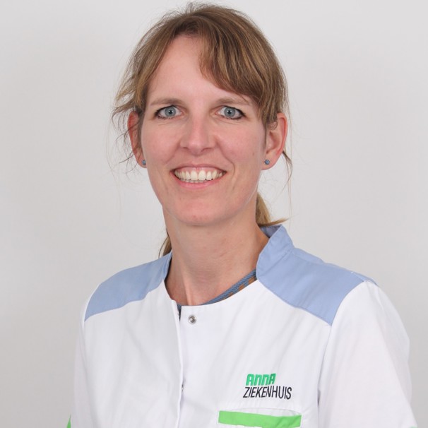 Profielfoto Esther van Poppel - fysiotherapeut Esther van Poppel is fysiotherapeut bij het Anna Ziekenhuis