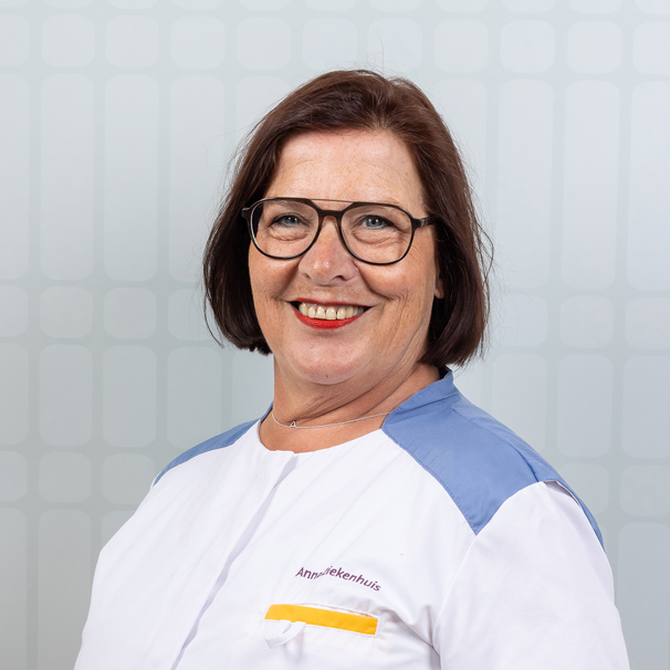 Profielfoto van Mieke Van Der Steen - casemanager hematologie en research verpleegkundige Mieke Van Der Steen is casemanager hematologie en research verpleegkundige bij het Anna Ziekenhuis
