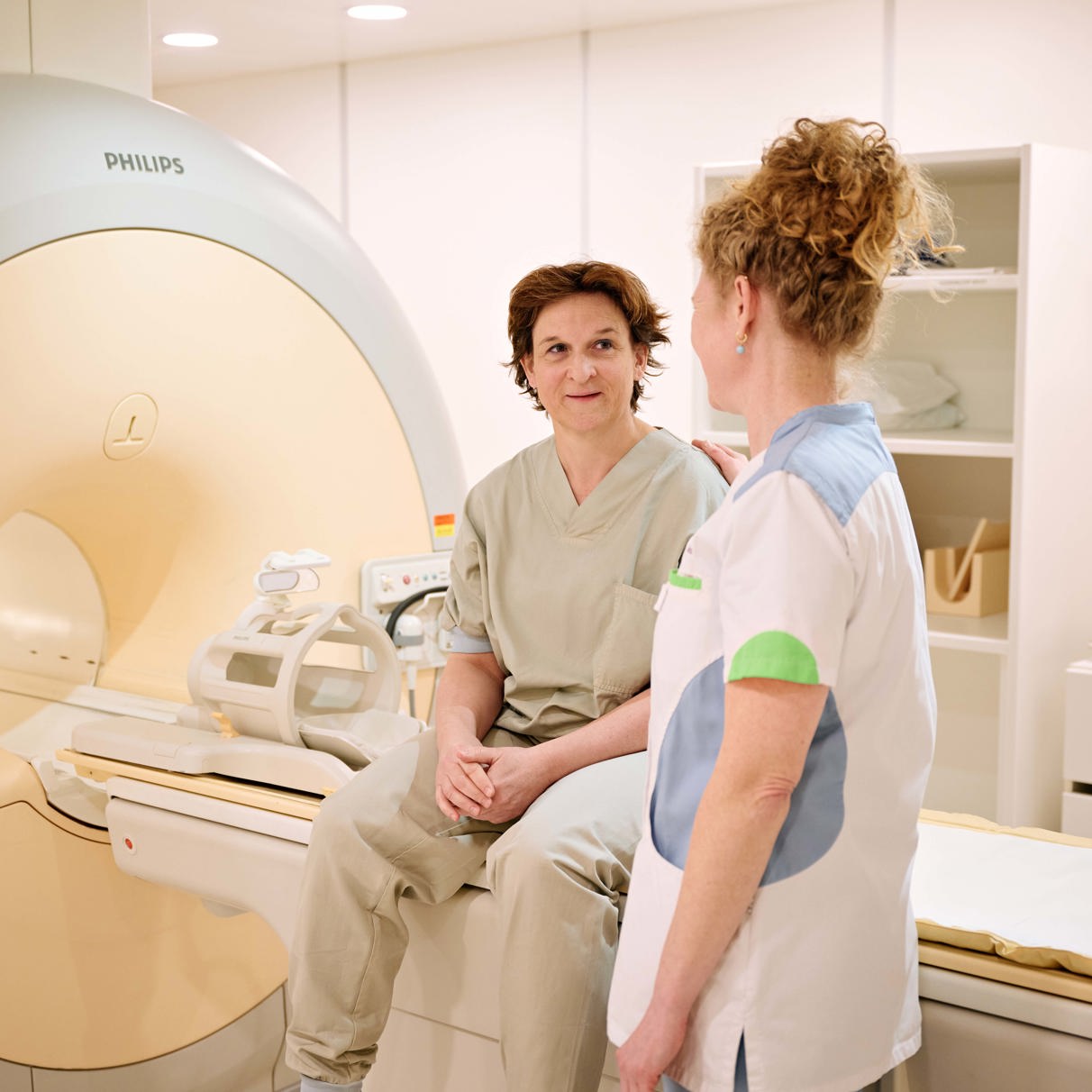 Radiologie voor onderzoeken van botten, weefsels en organen.