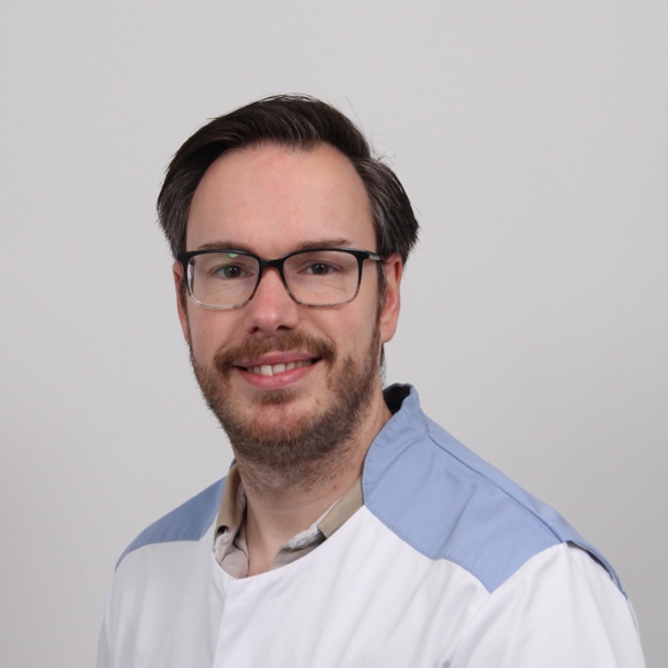 Profielfoto van Roy de Jong, maag-, darm- en leverarts bij het Anna Ziekenhuis Roy de Jong is maag-, darm- en leverarts bij het Anna Ziekenhuis