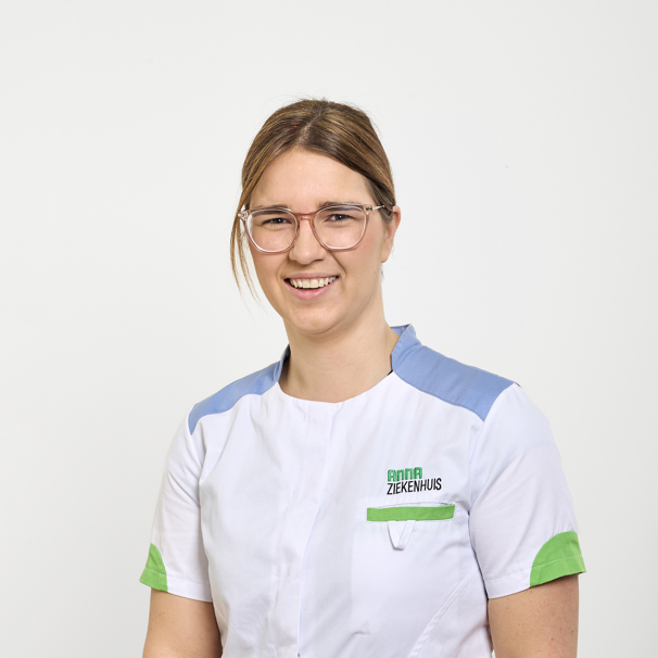 Profielfoto van Joy van Meurs, parkinsonverpleegkundige bij het Anna Ziekenhuis Joy van Meurs is parkinsonverpleegkundige bij het Anna Ziekenhuis