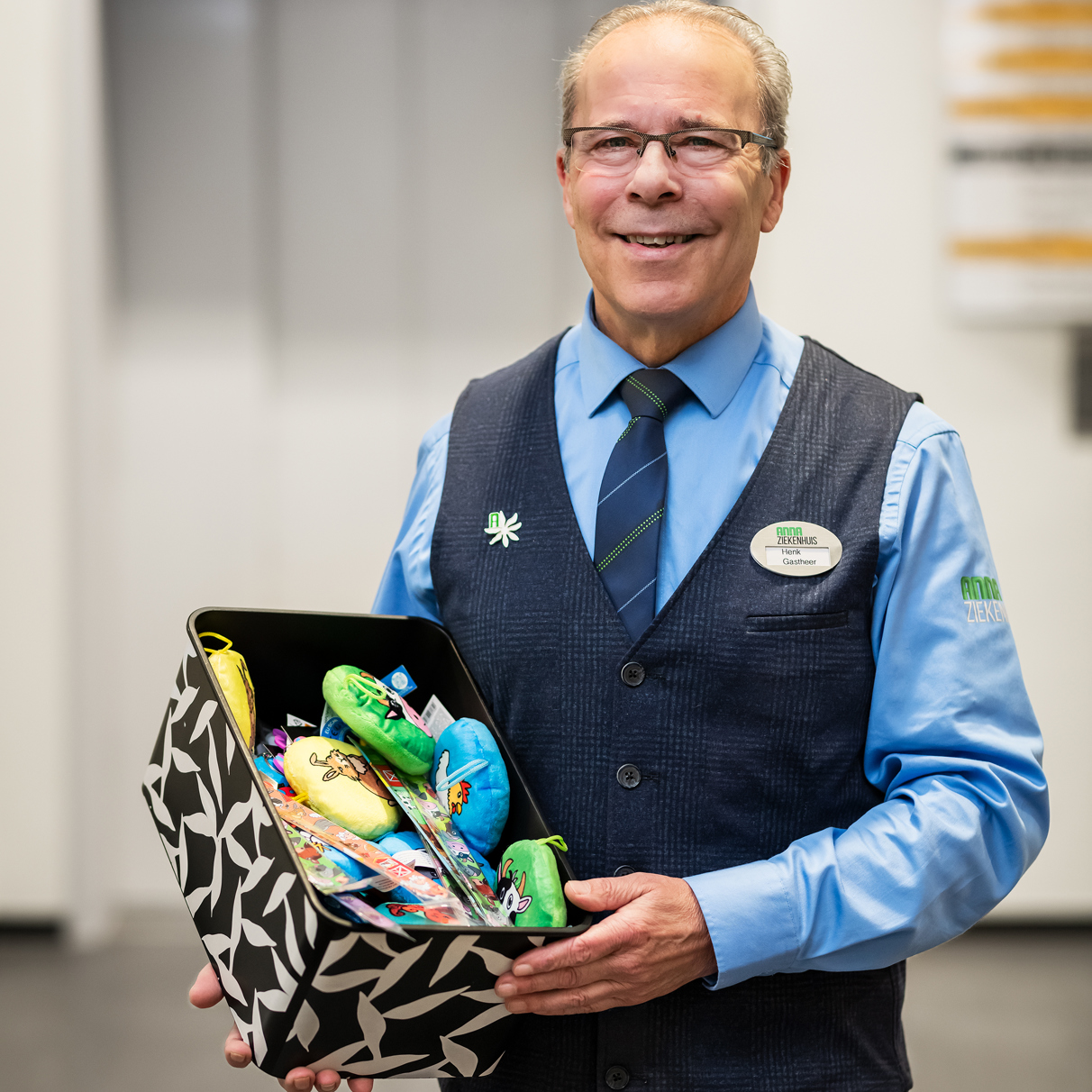 Henk Polman is gastheer bij Anna Ziekenhuis
