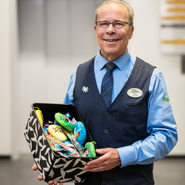 Henk Polman is gastheer bij Anna Ziekenhuis